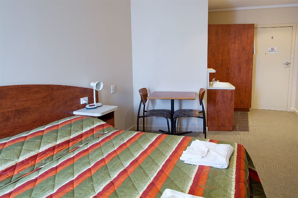 ไนท์แค็ป แอท โรส แอนด์ คราวน์ โฮเต็ล Hotel อลิซาเบธ ภายนอก รูปภาพ