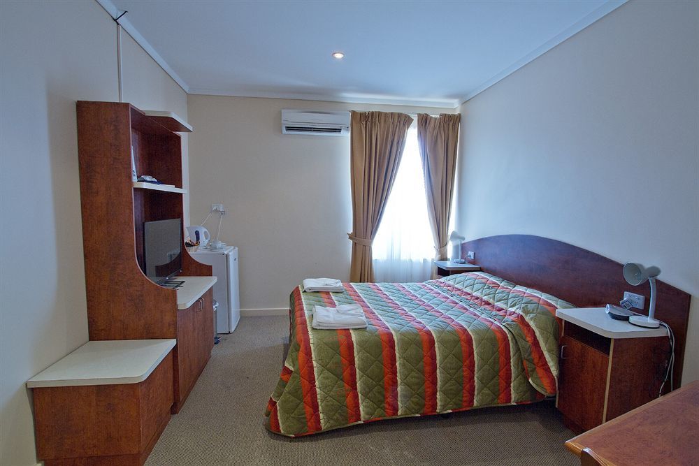ไนท์แค็ป แอท โรส แอนด์ คราวน์ โฮเต็ล Hotel อลิซาเบธ ภายนอก รูปภาพ