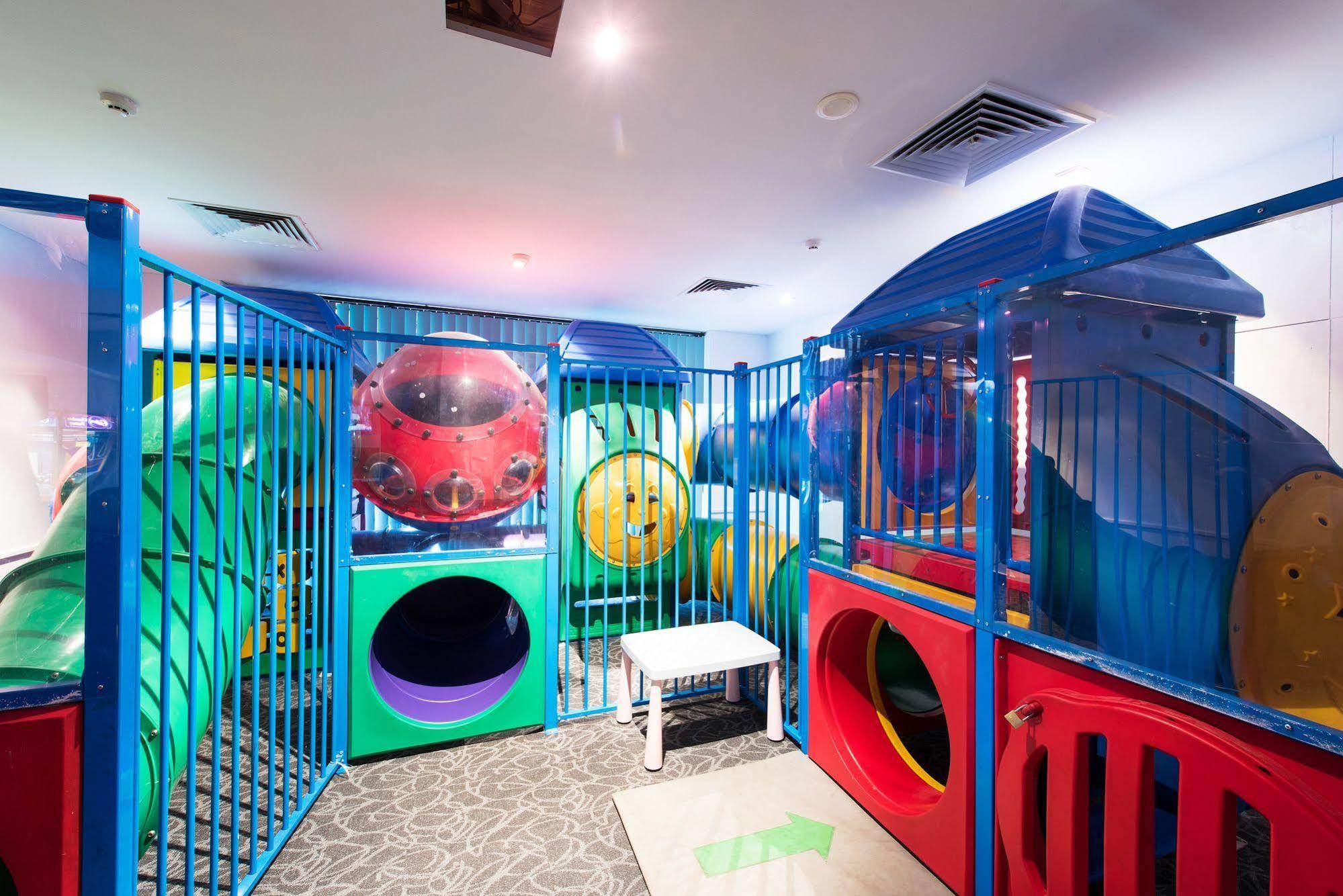 ไนท์แค็ป แอท โรส แอนด์ คราวน์ โฮเต็ล Hotel อลิซาเบธ ภายนอก รูปภาพ