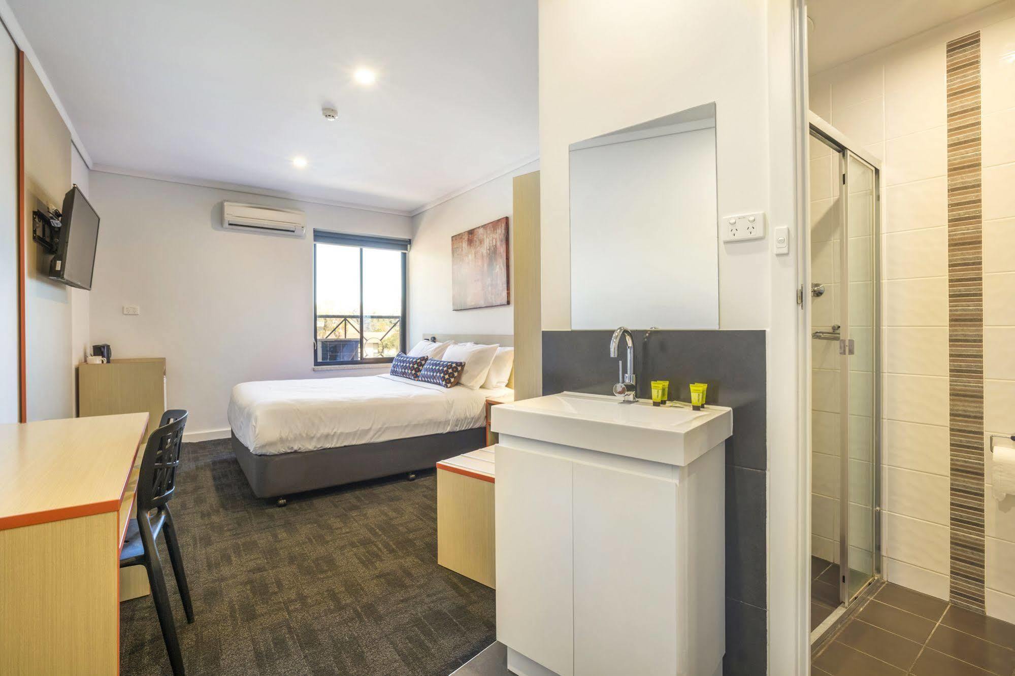 ไนท์แค็ป แอท โรส แอนด์ คราวน์ โฮเต็ล Hotel อลิซาเบธ ภายนอก รูปภาพ