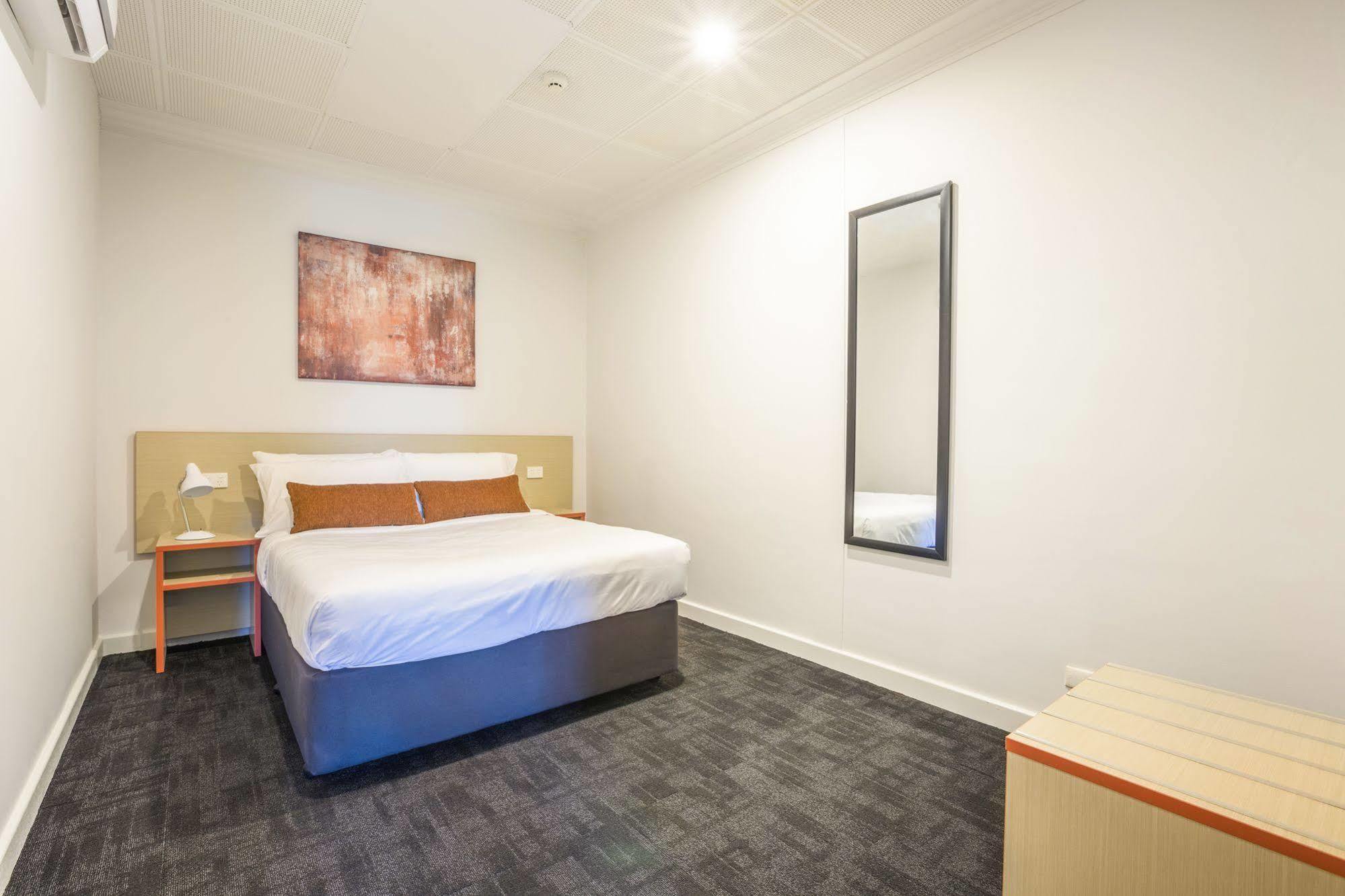 ไนท์แค็ป แอท โรส แอนด์ คราวน์ โฮเต็ล Hotel อลิซาเบธ ภายนอก รูปภาพ